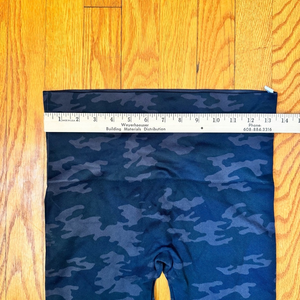 SPANX Look At Me Now Cropped Camo Seamless Leggings Women’s Large - Picture 4 of 6